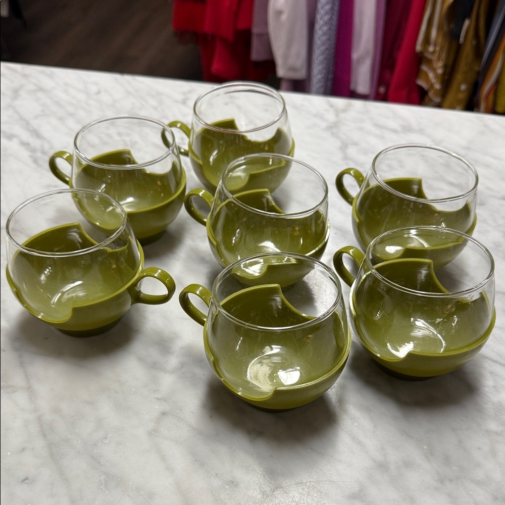 Vintage Pyrex "Roly Poly" Glass Drinkcups Avocado Green Plastic Holders Set 7